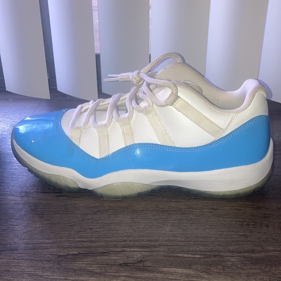 Air Jordan 11 Retro Low White/ University Blue - Picture 2 of 4